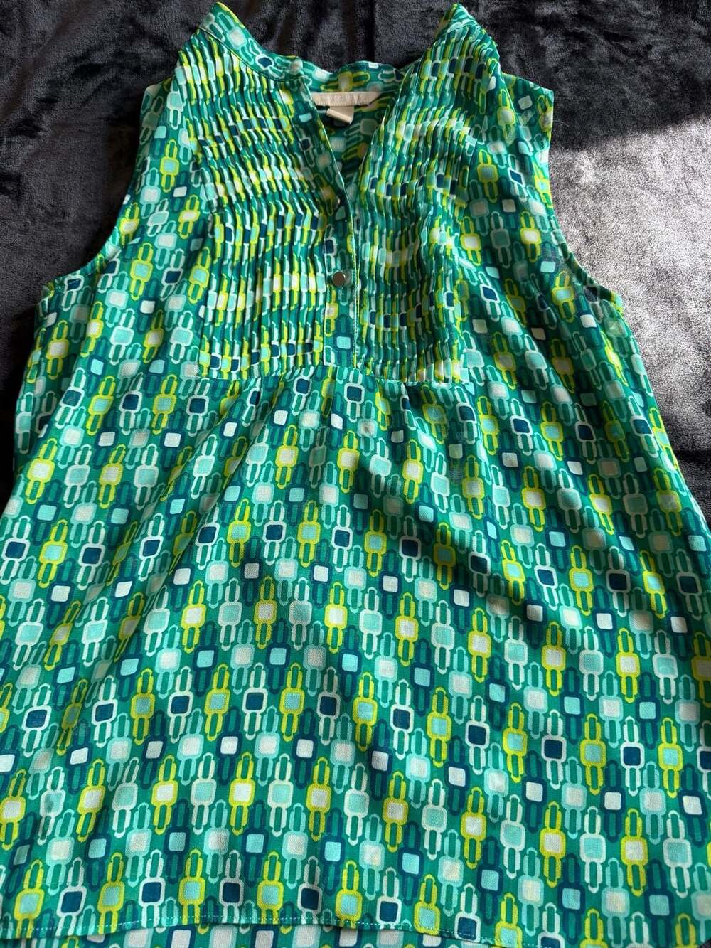 Banana Republic Green Geometric Print Pleated Sleeveless Blouse